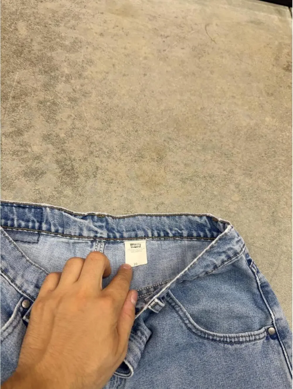 vintage levis faded blue relaxed baggy fit jean shorts jorts size 30